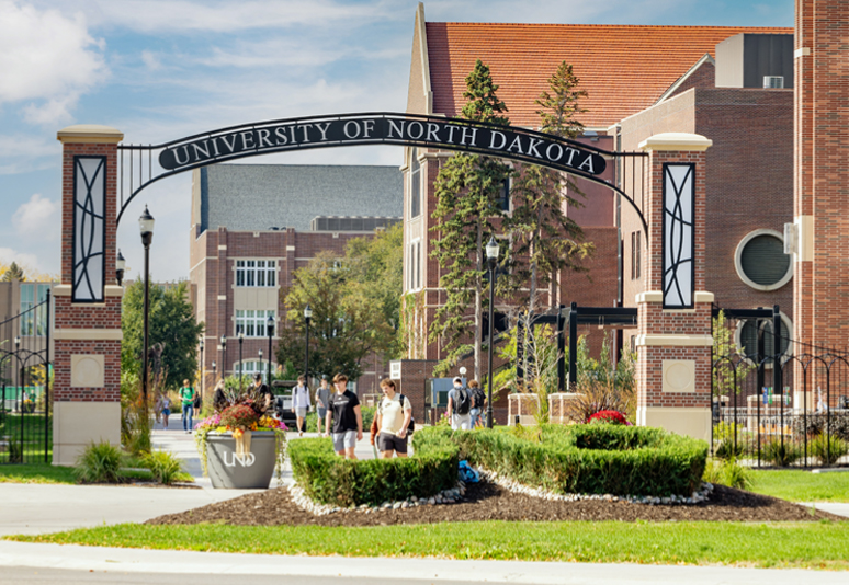 A view of an archway on the University of North Dakota campus